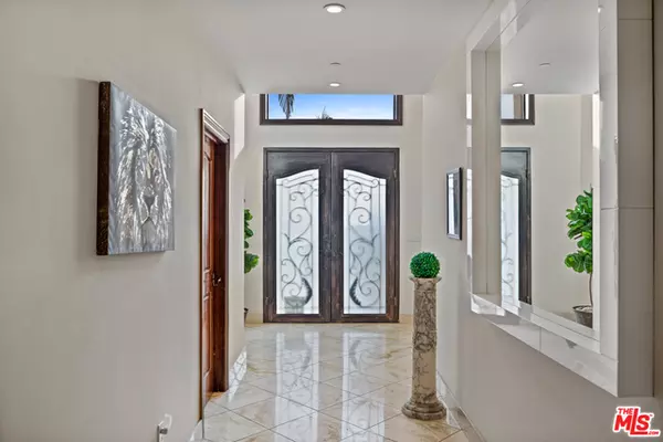 Los Angeles, CA 90068,6375 Quebec Dr