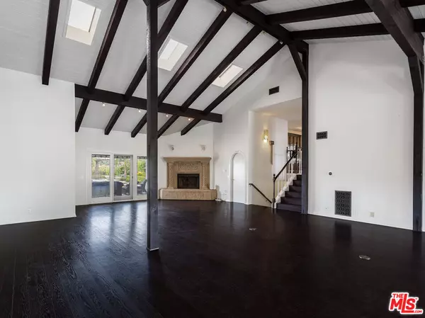 Thousand Oaks, CA 91360,1832 Calle Salto