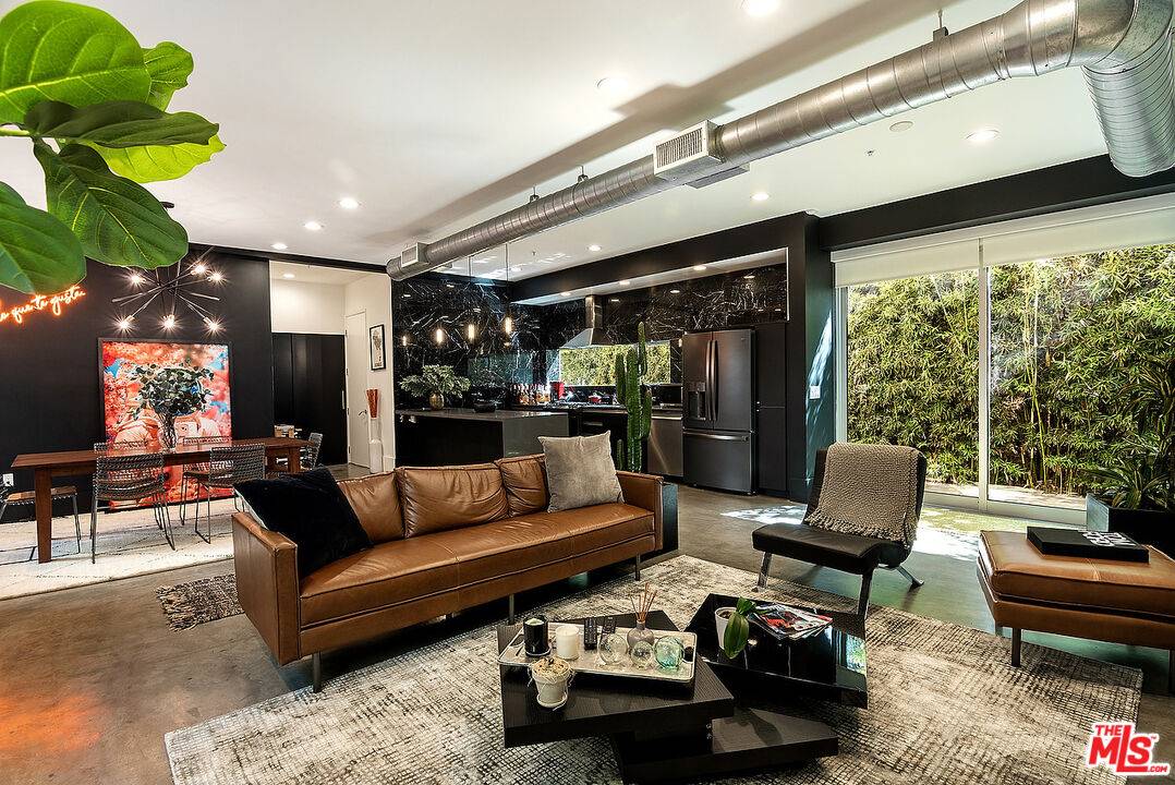 West Hollywood, CA 90069,1137 Hacienda Pl #102