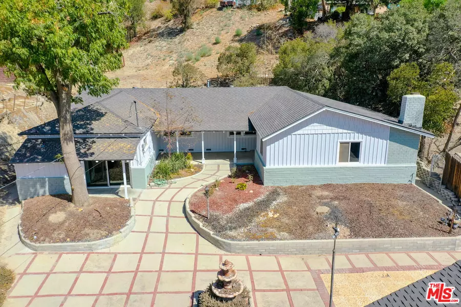 7865 Denivelle Rd, Sunland, CA 91040