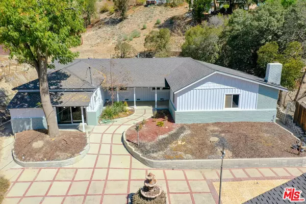 7865 Denivelle Rd, Sunland, CA 91040