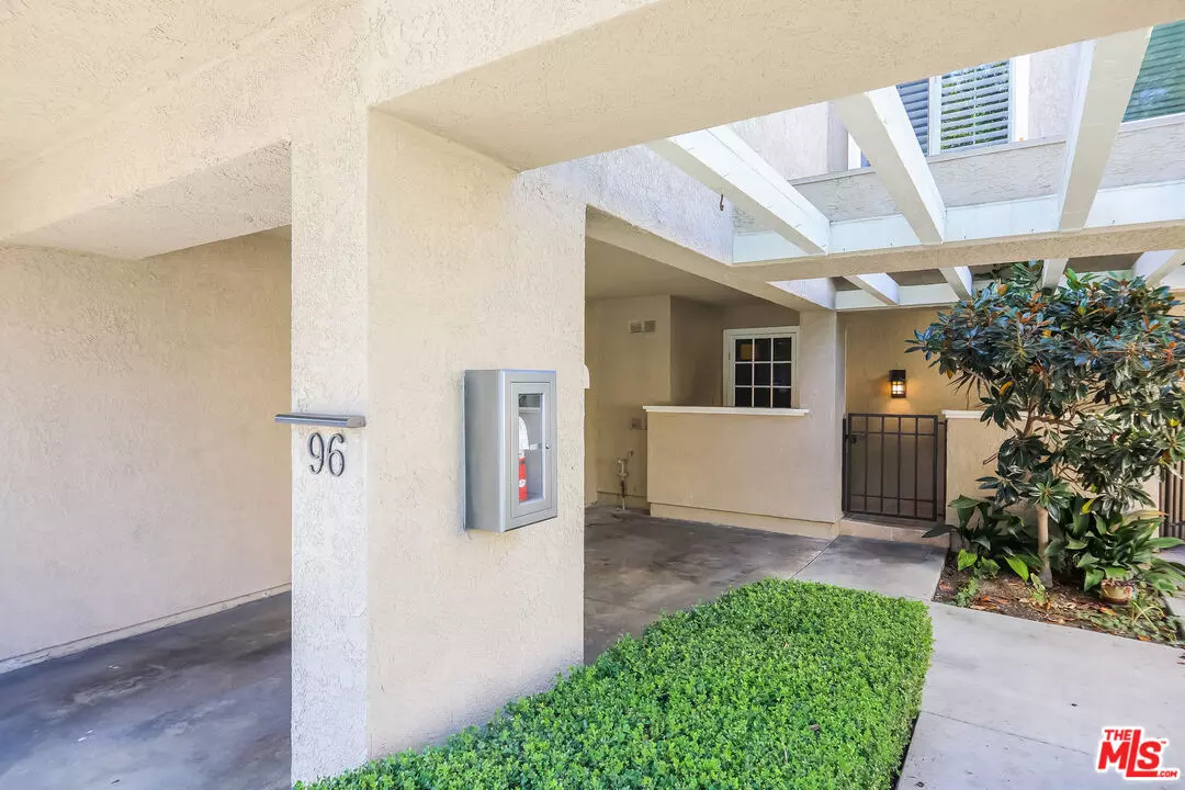 Irvine, CA 92612,96 Stanford Ct #48