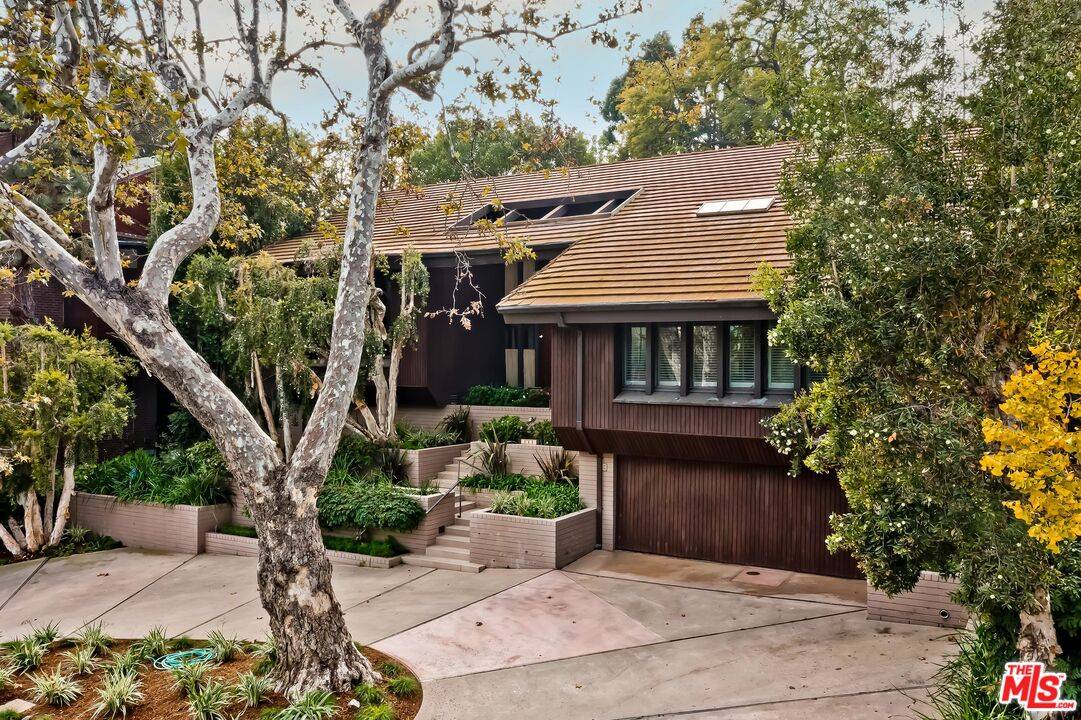 1059 Angelo Dr, Beverly Hills, CA 90210