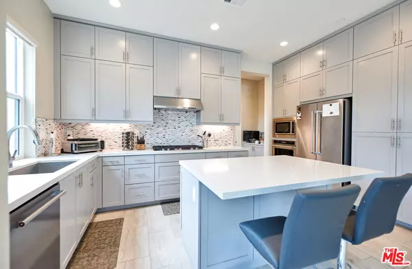 364 Novel, Irvine, CA 92618