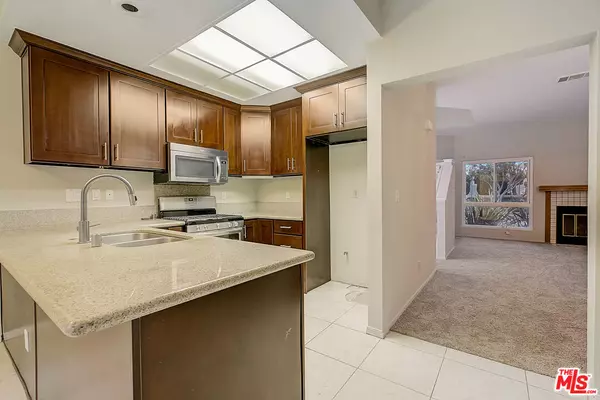 Irvine, CA 92614,670 Springbrook #26