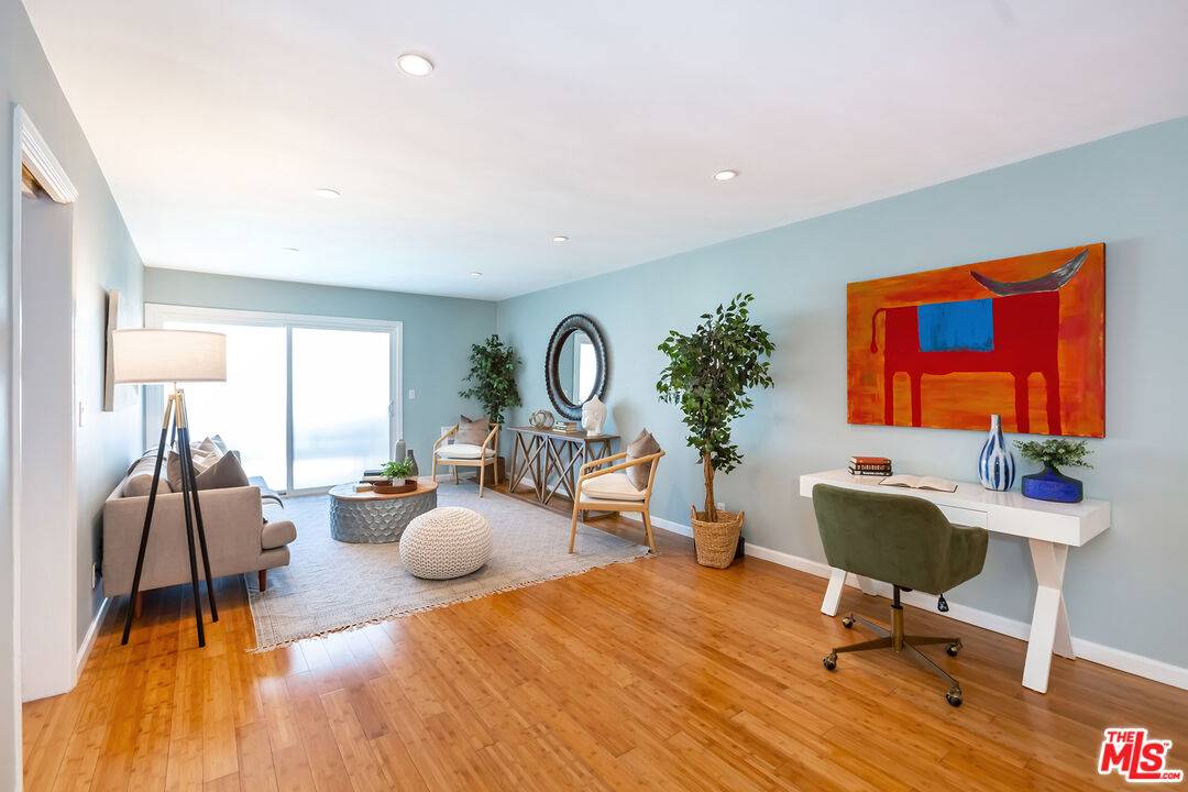 West Hollywood, CA 90069,705 Westmount Dr #309