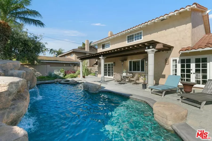 6112 Palisade Dr, Huntington Beach, CA 92647