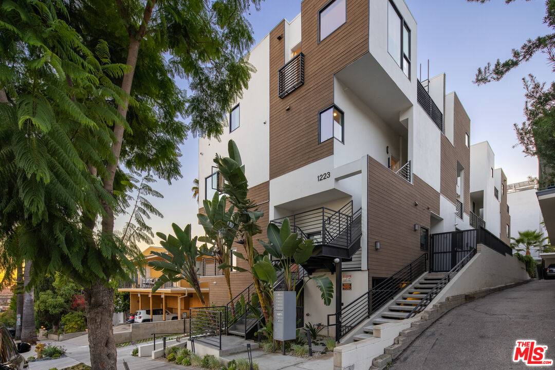 1223 Larrabee St #4, West Hollywood, CA 90069