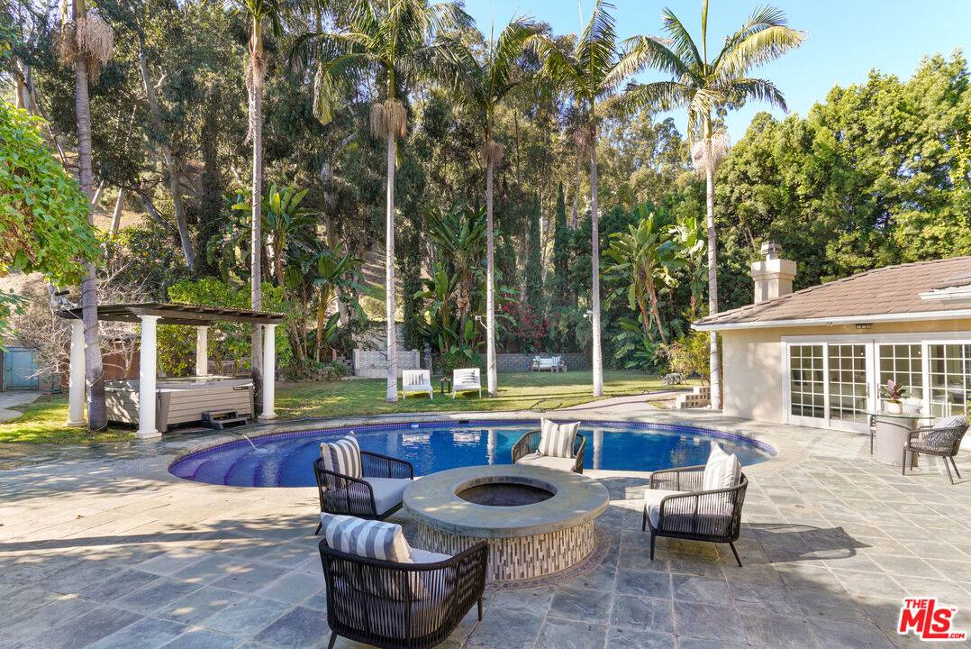 1253 COLDWATER CANYON DR, Beverly Hills, CA 90210