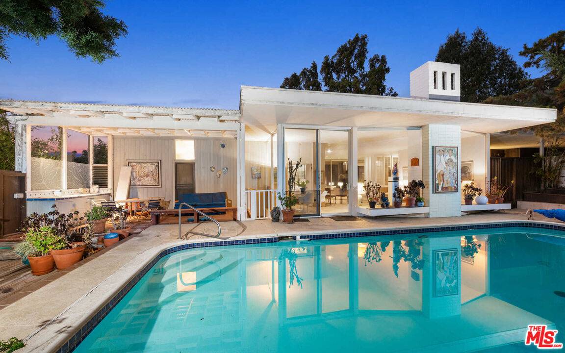Mid-Century in Pacific Palisades