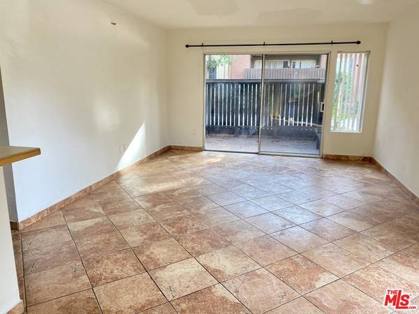 Tarzana, CA 91356,18350 Hatteras St #119