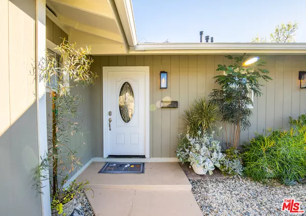 Woodland Hills, CA 91367,24220 Friar St