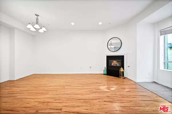 Northridge, CA 91325,8800 Etiwanda Ave #4