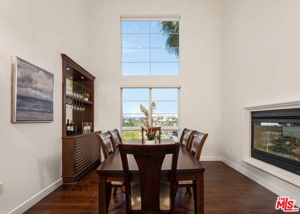 Playa Vista, CA 90094,5831 Seawalk Dr #236