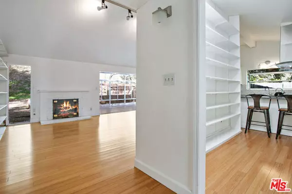 Woodland Hills, CA 91367,5629 Oso Ave