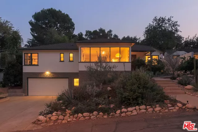 510 Tamarac Dr, Pasadena, CA 91105