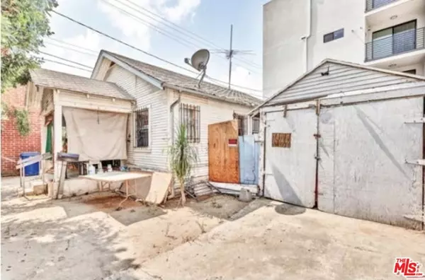 6113 Vesper Ave, Van Nuys, CA 91411