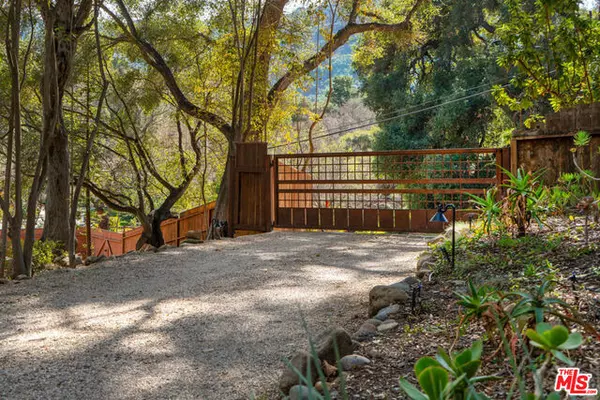 Calabasas, CA 91302,1030 Meadows End Dr