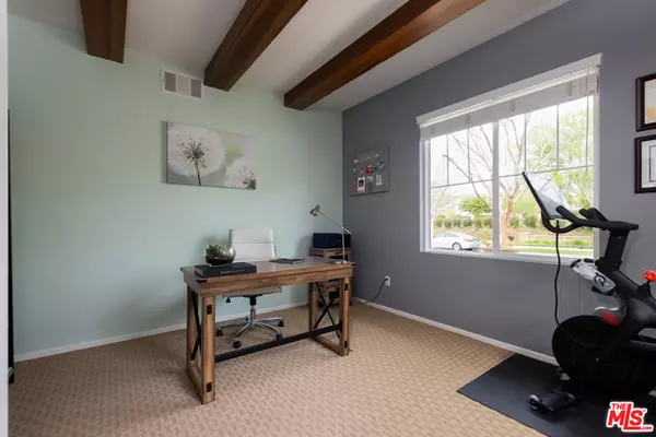 Valencia, CA 91355,28031 Alta Vista Ave