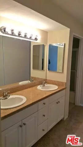 Woodland Hills, CA 91367,5500 Owensmouth Ave #232