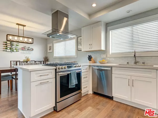 Tarzana, CA 91356,18550 Hatteras St #22