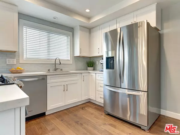 Tarzana, CA 91356,18550 Hatteras St #22