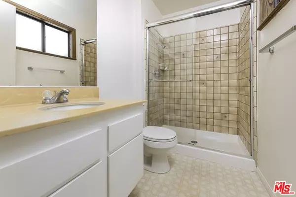 Santa Clarita, CA 91355,23689 Via Lupona