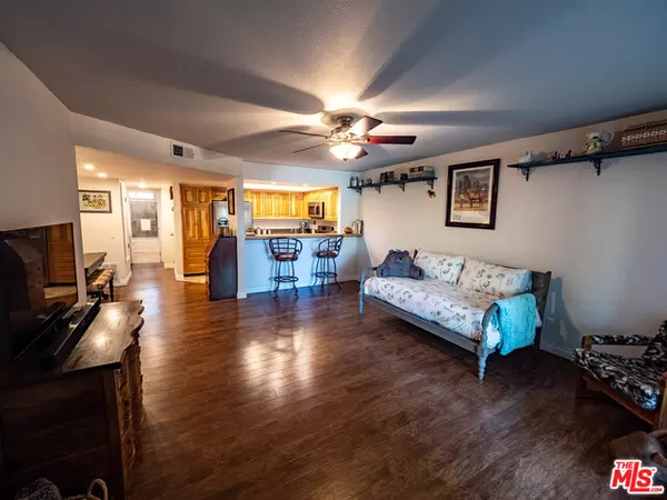 Thousand Oaks, CA 91362,1572 Charterwood Ct