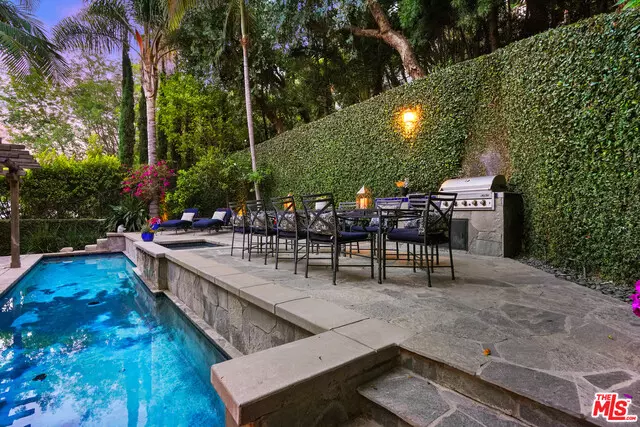 2635 Rinconia Dr, Los Angeles, CA 90068