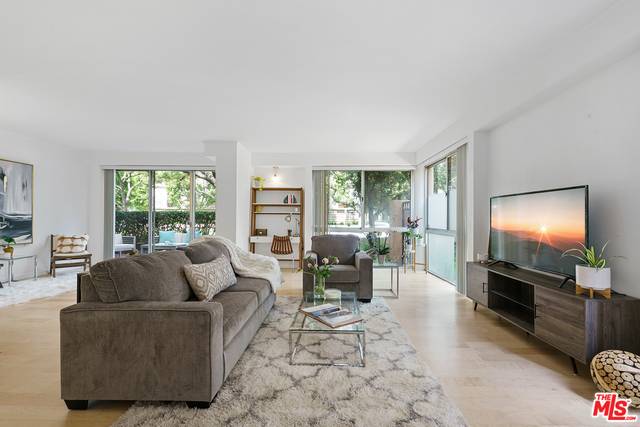 Beverly Hills, CA 90210,318 N Maple Dr #102