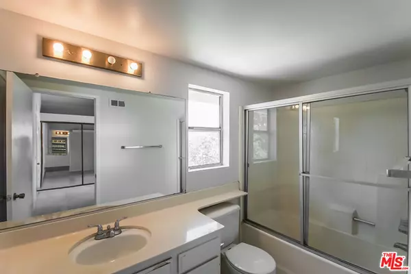 Santa Clarita, CA 91351,20030 Dorothy St