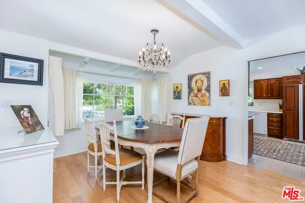 Woodland Hills, CA 91364,5034 Kelvin Ave