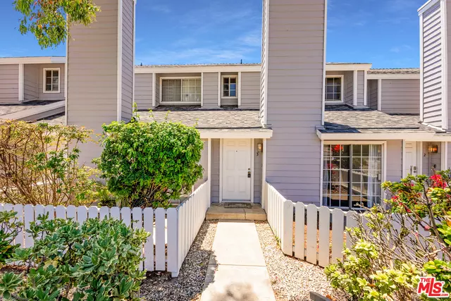 14380 Foothill Blvd #3, Sylmar, CA 91342