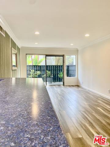 Tarzana, CA 91356,18645 Hatteras St #123