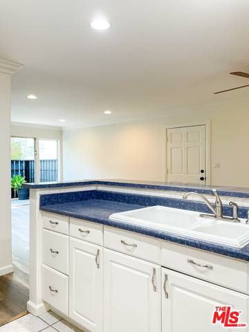 Tarzana, CA 91356,18645 Hatteras St #123