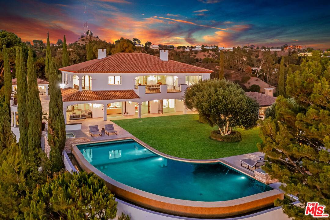 2576 Bowmont Dr, Beverly Hills, CA 90210