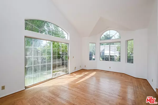 Valencia, CA 91355,25468 Via Escovar