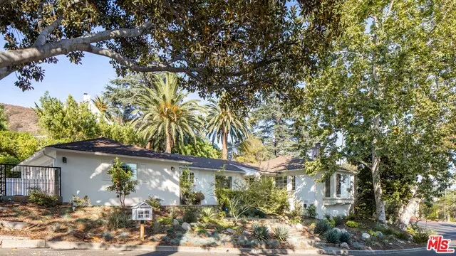 867 W Mountain ST, Glendale, CA 91202