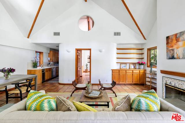 Beverly Hills, CA 90210,10011 Charter Oak Ln