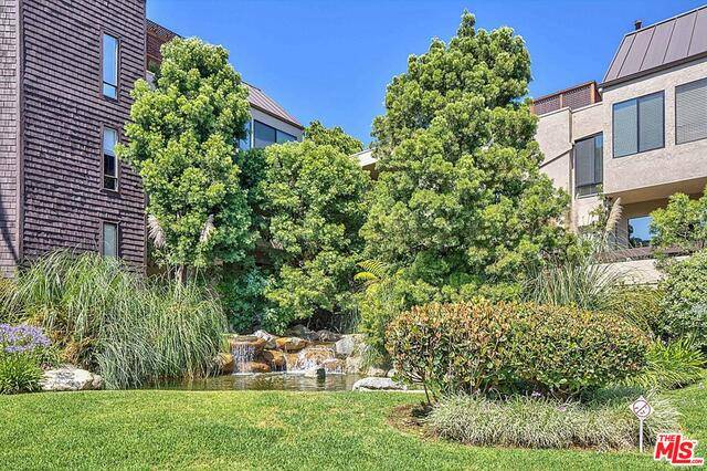 West Hollywood, CA 90069,950 N Kings Rd #120