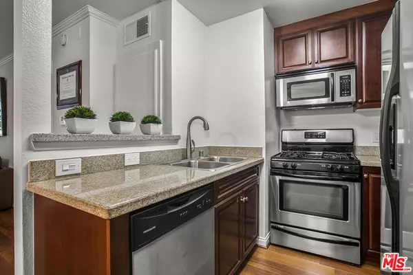 Woodland Hills, CA 91367,5540 OWENSMOUTH AVE #110