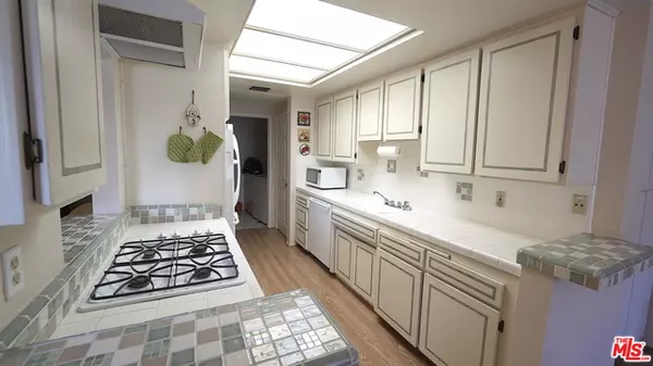 Sherman Oaks, CA 91403,14960 Dickens St #208