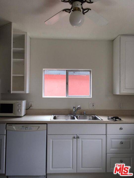 La Jolla, CA 92037,7510 Draper Ave