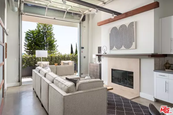 1152 N La Cienega Blvd #201, West Hollywood, CA 90069