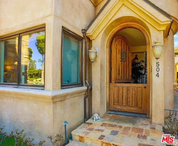 Corona Del Mar, CA 92625,504 Avocado Ave