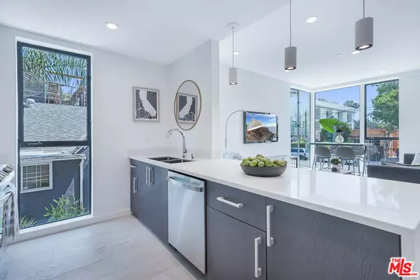 Los Angeles, CA 90038,1243 N Gower St