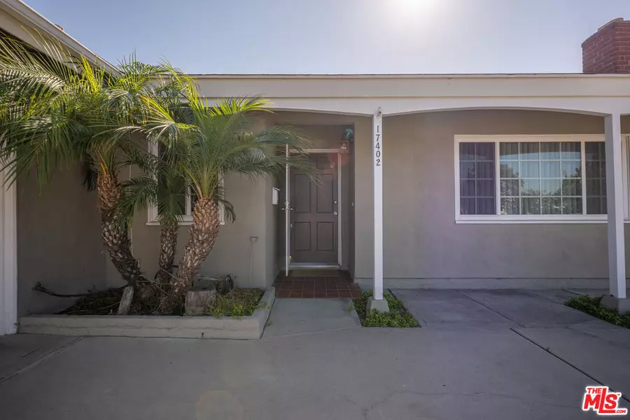 17402 Zeider Ln, Huntington Beach, CA 92647