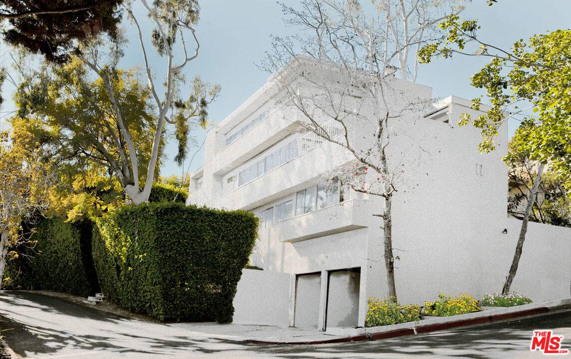 Triplex by Chet Widom - Hollywood Hills