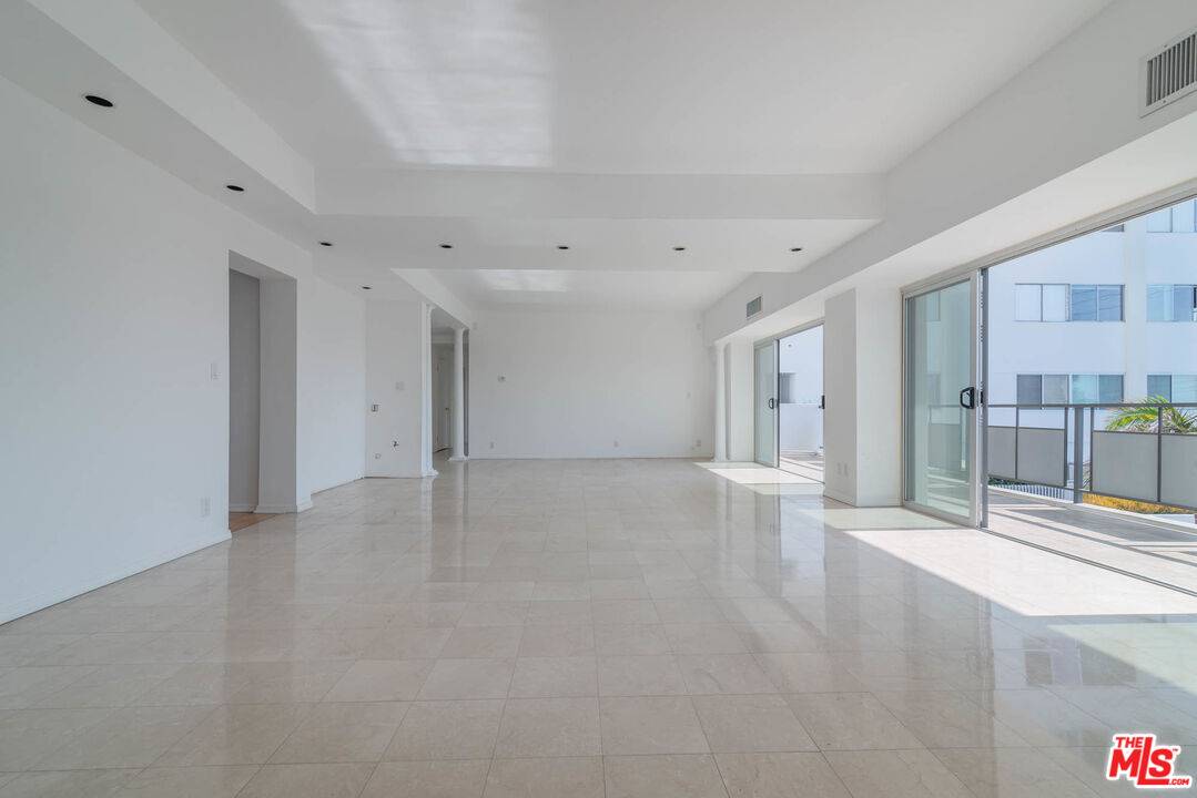 West Hollywood, CA 90069,1155 N La Cienega Blvd #202