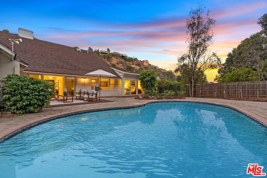 Beverly Hills, CA 90210,2279 Coldwater Canyon Dr